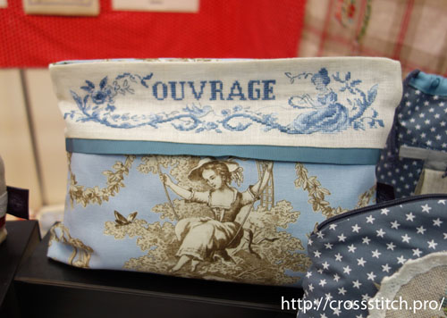 kosmetichka-Toile-de-Jouy-les-brodeuses-parisiennes.jpg