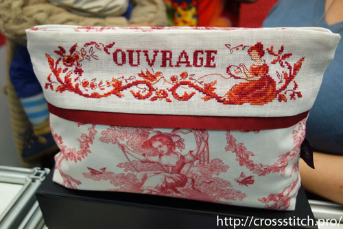 les-brodeuses-parisiennes-kosmetichka-Toile-de-Jouy.jpg