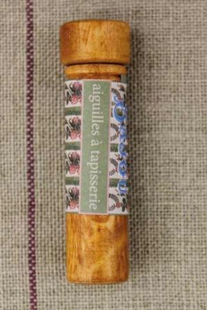 Hornbeam wooden needle case - Tapestry needles
