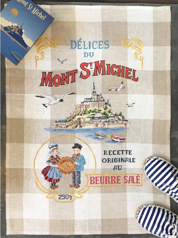 Les brodeuses parisiennes - Mont Saint-Michel Tea towel
