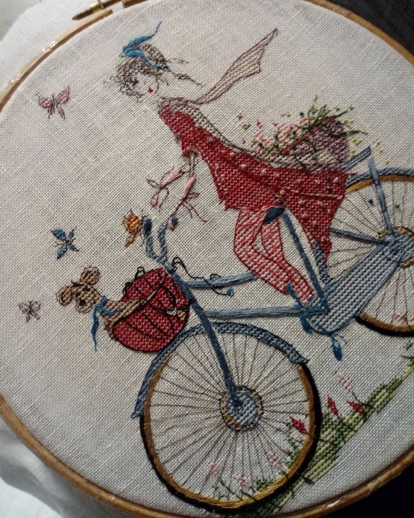 Оригинал вышивки «Девушка на велосипеде»
